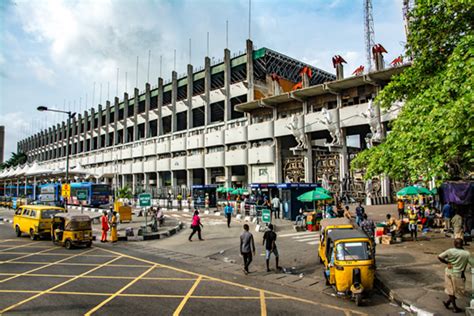  Tafawa Balewa Square: สวนสาธารณะประวัติศาสตร์และศูนย์กลางการรวมตัวของชาวลาโกส!